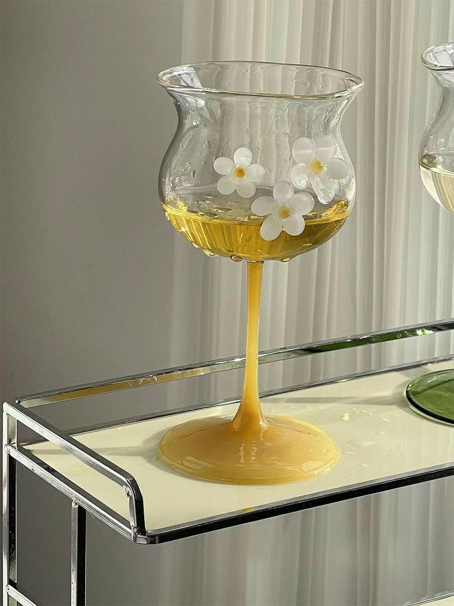 Yellow Daisy Wine Glass