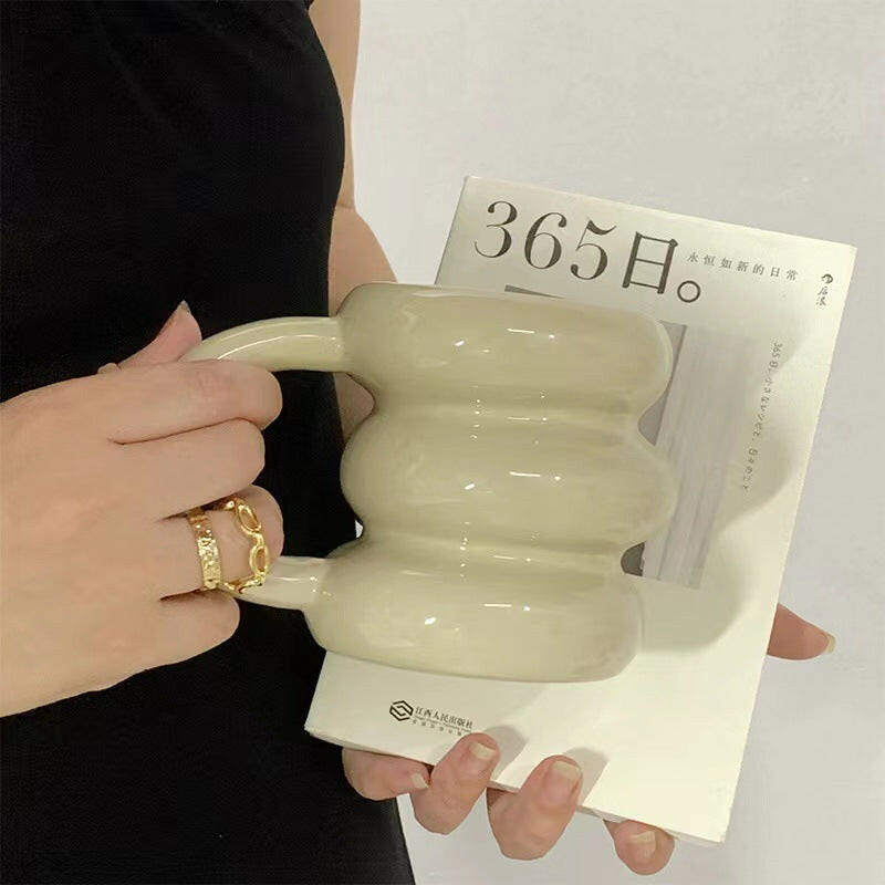 white Bubble roll ceramic mug
